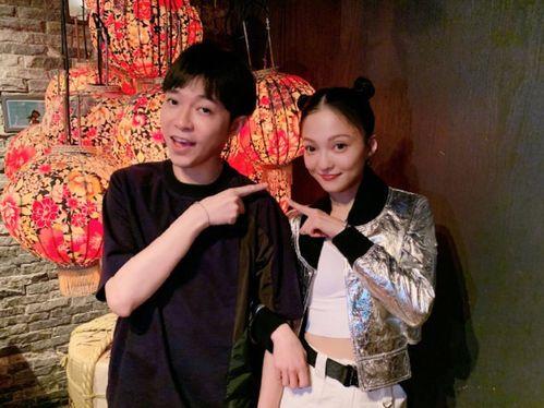 吴青峰上课吃瓜,展现明星的另一面