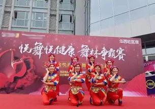 成都网红广场舞天仙配,天仙配舞步翩跹，魅力四溢街头