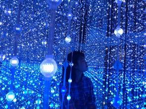 西安网红打卡星星艺术馆,星星艺术馆，光影交织的艺术盛宴