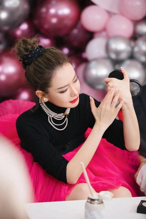 明星美妆类直播,潮流妆容技巧大放送