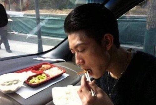 梦到喂明星吃饭,我与明星共进晚餐的奇幻之旅